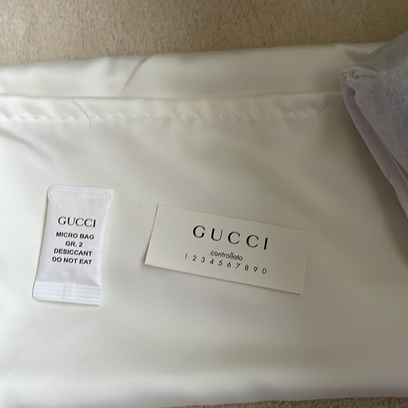 GUCCI MARMONT all around top zip wallet. - Picture 16 of 16